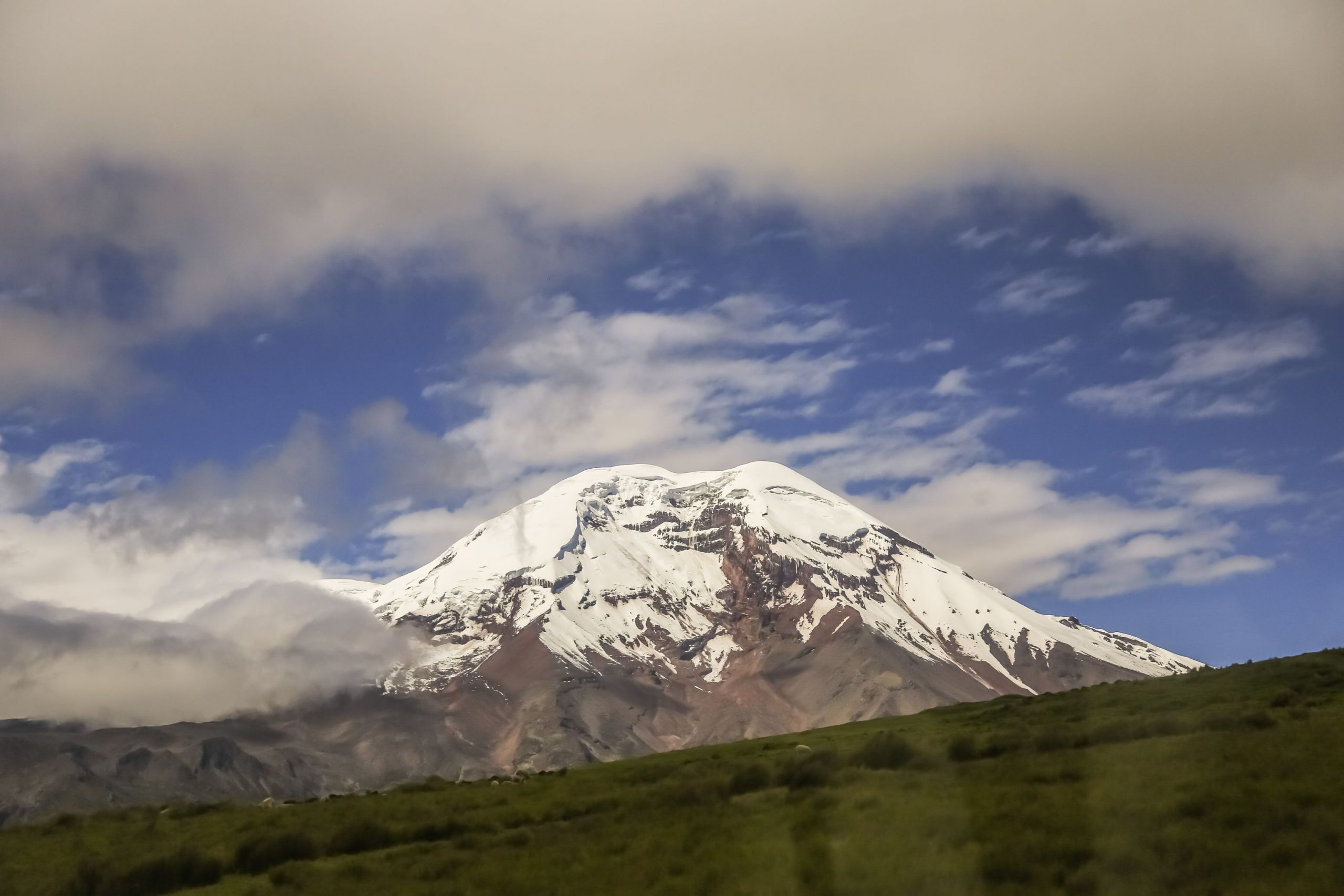 Munții ascunși ai Pământului: Unde se găsesc vârfurile care au înălțimi de 4 ori mai mari decât Everest