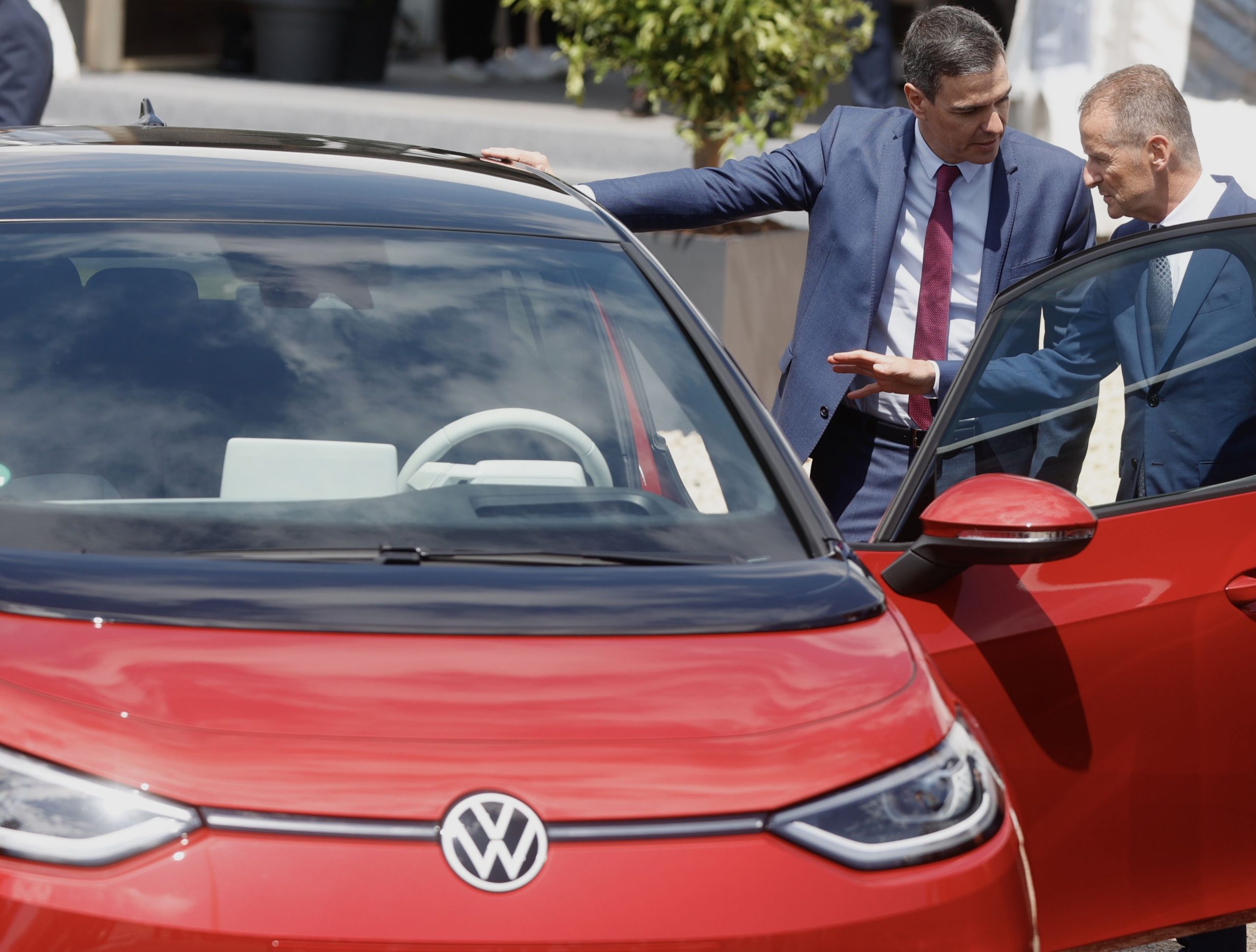 Volkswagen va accelera trecerea la vehiculele electrice în speranța de a depăși Tesla până în 2025