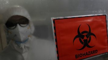 China: Nu atingeți cetățenii străini pentru a reduce riscul de infectare cu variola maimuței