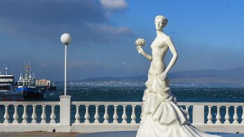 Grecia: O statuie rară, veche de 2.700 de ani, expusă pe insula Santorini