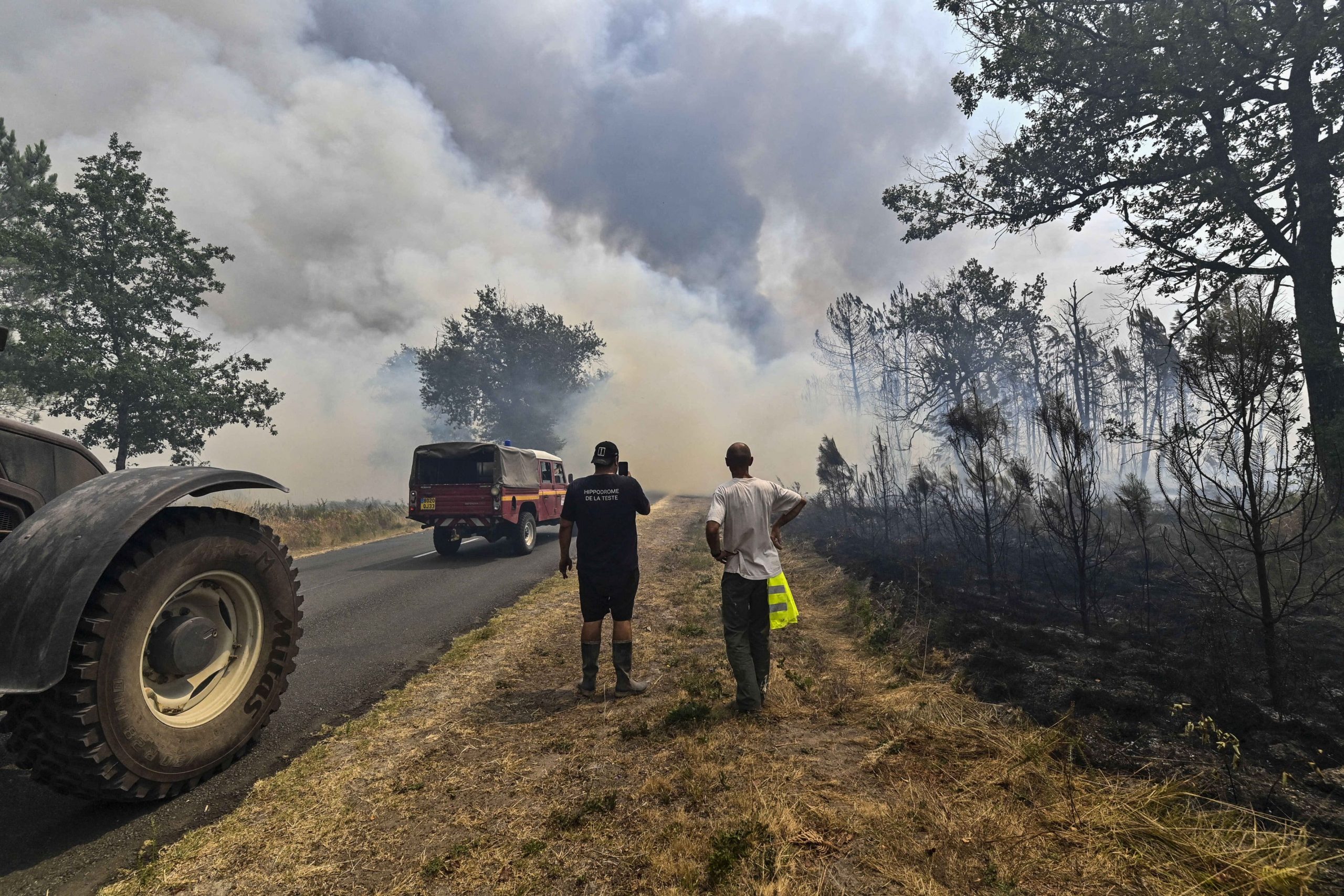 Noi incendii de vegetație fac ravagii de-a lungul coastei atlantice a Franței