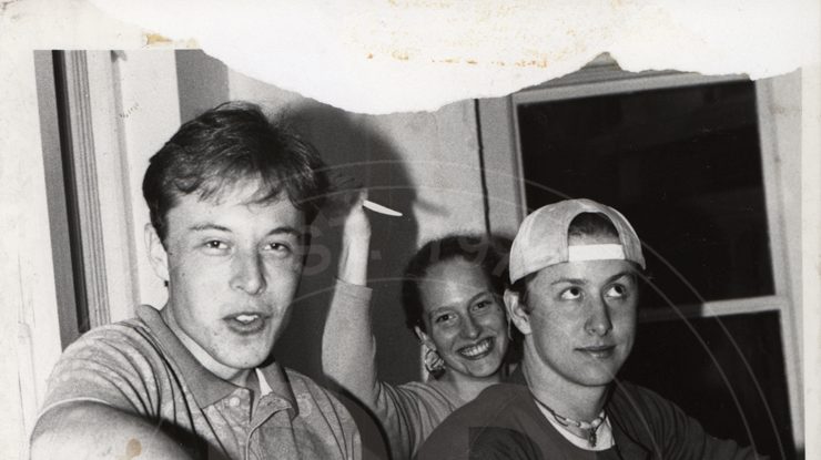Prietena din facultate a lui Elon Musk scoate la licitație fotografii inedite cu miliardarul
