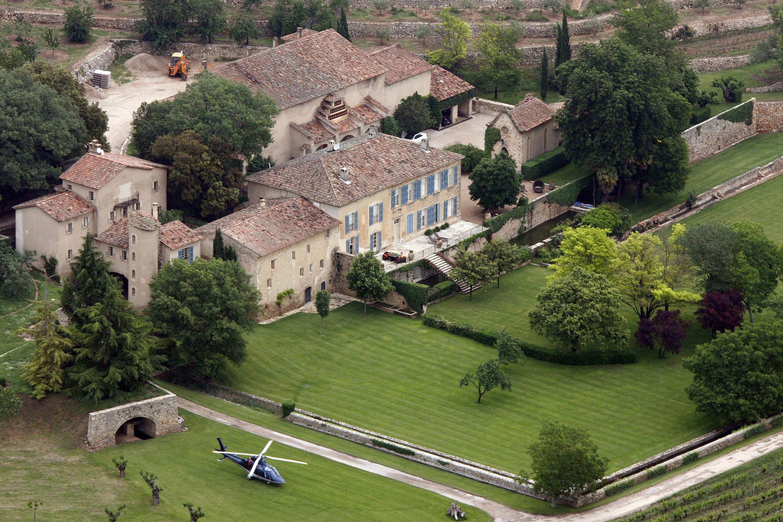 Miliardarul ceh Daniel Kretinsky a cumpărat un castel situat la sud-vest de Paris pentru 43 de milioane de euro