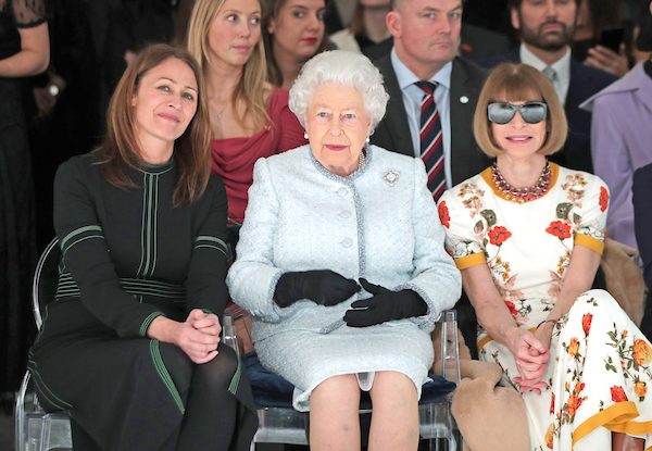 Săptămâna Modei de la Londra începe cu omagii aduse reginei Elisabeta a II-a