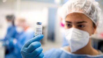 Agenția UE pentru medicamente: Cazurile de COVID-19 au scăzut, dar pandemia „nu s-a încheiat”