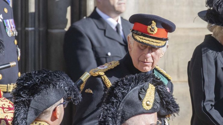 100 de angajați ai Regelui Charles au fost avertizați că și-ar putea pierde locurile de muncă