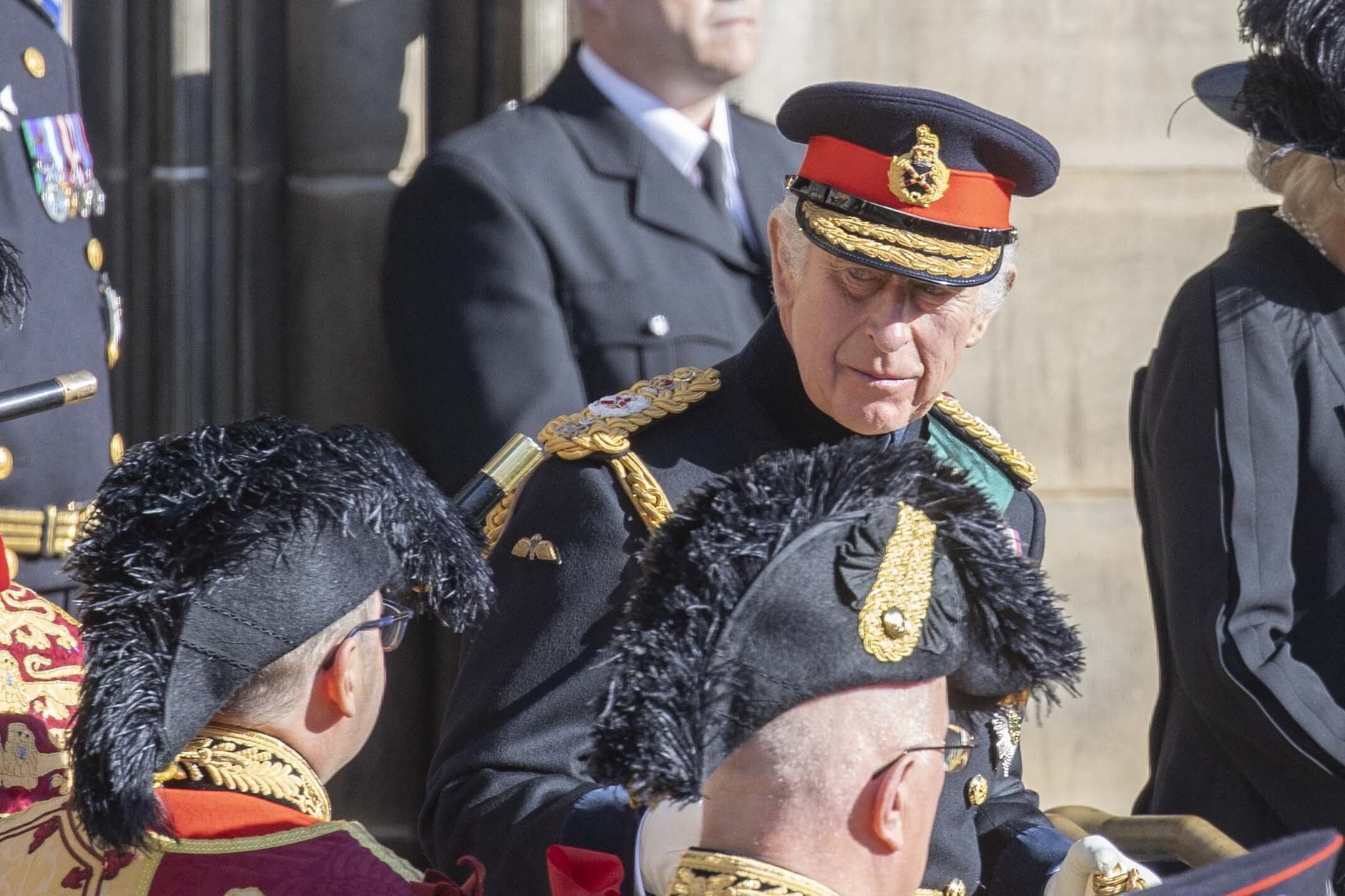 100 de angajați ai Regelui Charles au fost avertizați că și-ar putea pierde locurile de muncă