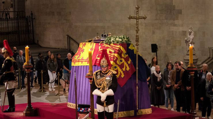 Marea Britanie și întreaga lume se pregătesc să-și ia un ultim rămas bun de la Regina Elisabeta