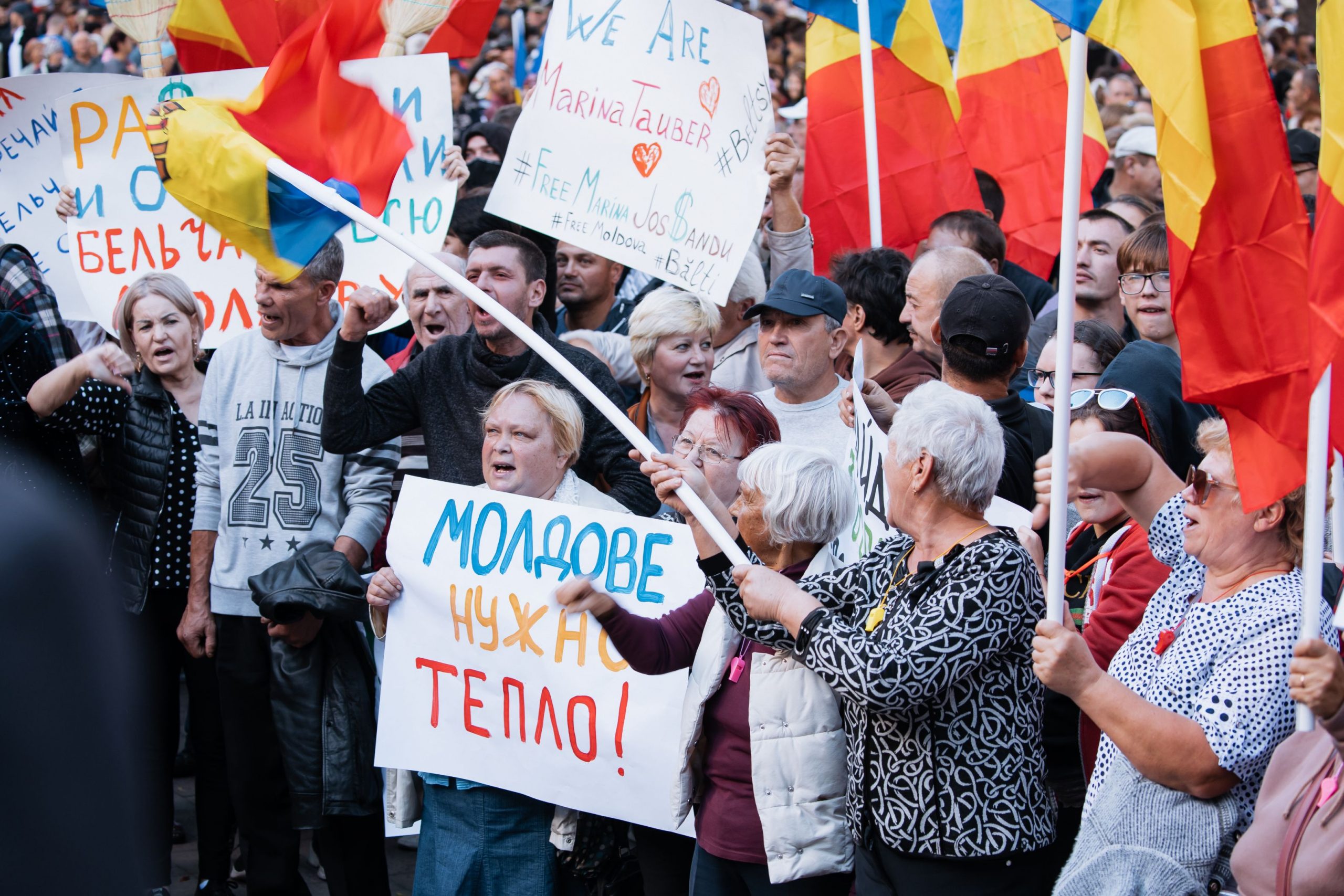 Отправили в молдавию. Протесты в Молдавии 2022. Протесты в Кишиневе 2022. Митинги в Молдавии. Митинги в Молдавии 2022.