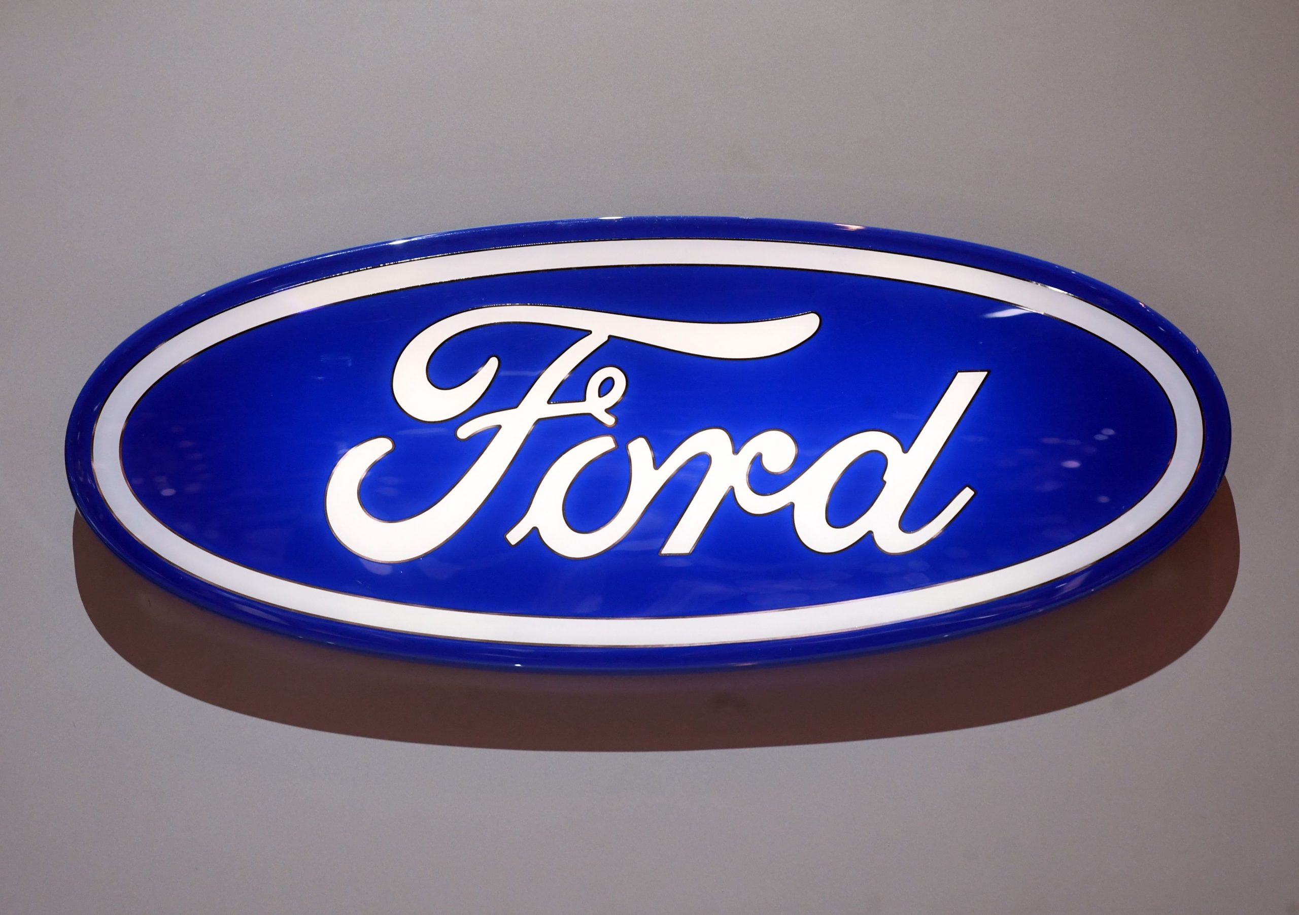 Ford și Mercedes-Benz se retrag din Rusia