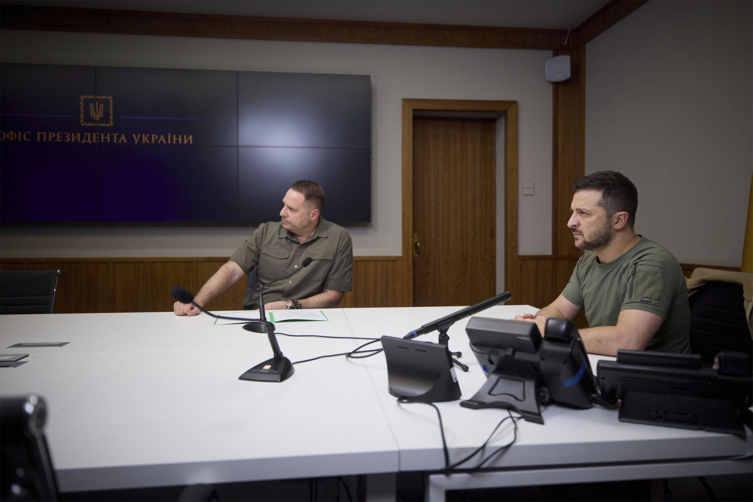 Zelenski s-a întâlnit cu liderii militari pentru a discuta despre un plan de „eliberare” 