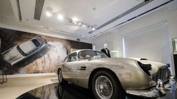 Aston Martin-ul lui James Bond s-a vândut cu aproape 3 milioane de lire sterline