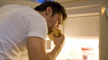 Mâncatul pe timp de noapte