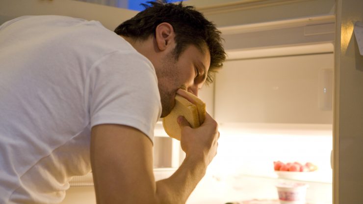 Mâncatul pe timp de noapte