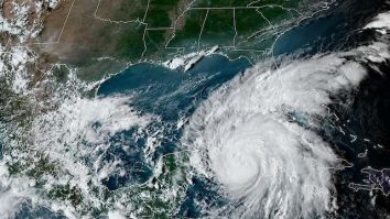 Un meteorolog anunță că uraganul Ian ajunge la categoria 2 și ar putea fi „ceva ce nu am mai văzut în viața noastră”