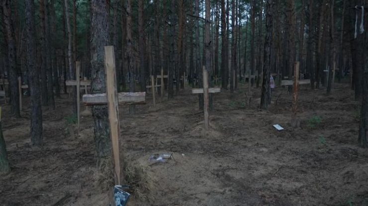 Zelenski susține că un loc de înmormântare cu sute de cadavre a fost găsit în Izyum după recucerirea teritoriului