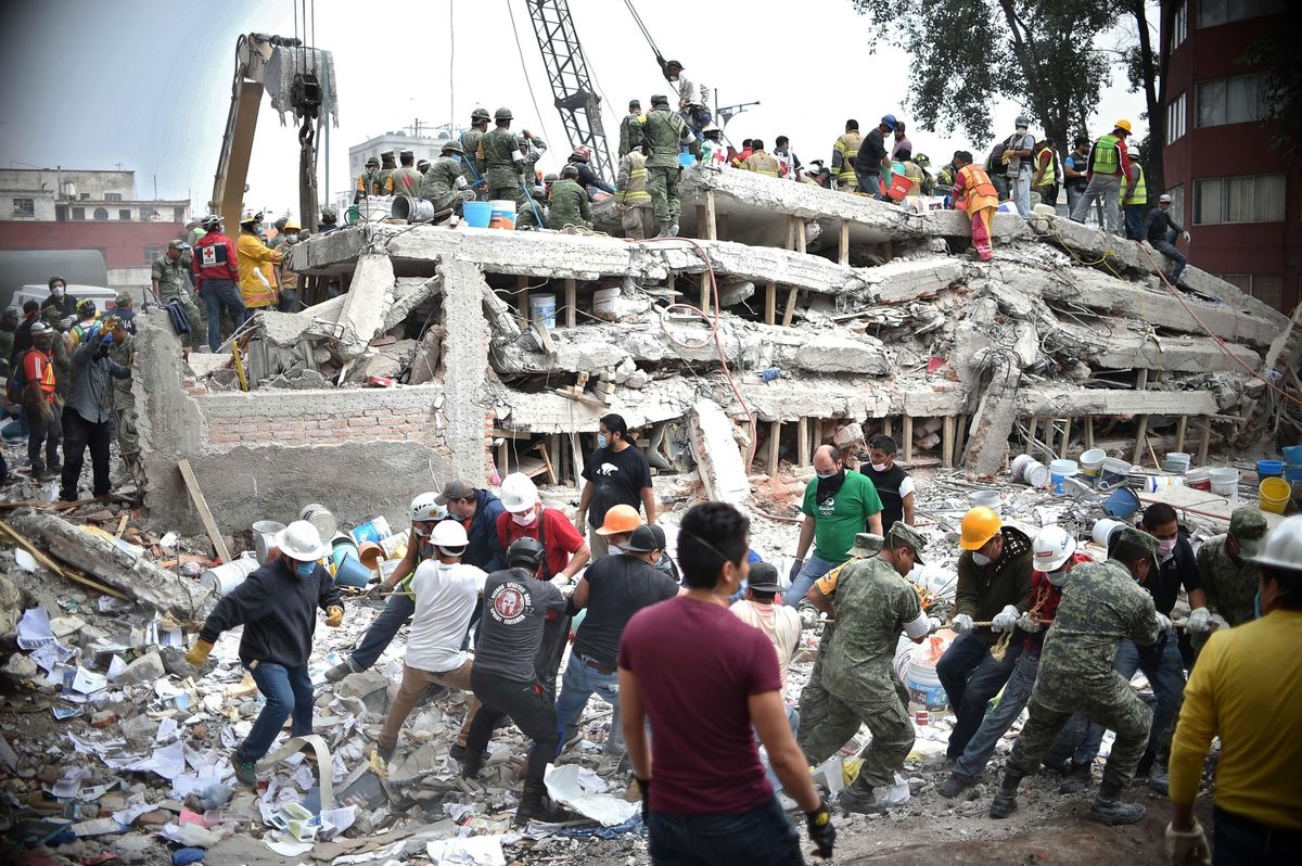 Două persoane au murit în urma unui cutremur cu magnitudinea de 7,7 grade în Mexic