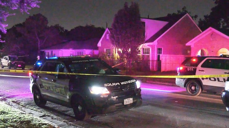 Trei persoane au fost împușcate în timpul unei petreceri pentru adolescenți de 200 de persoane într-o casă închiriată