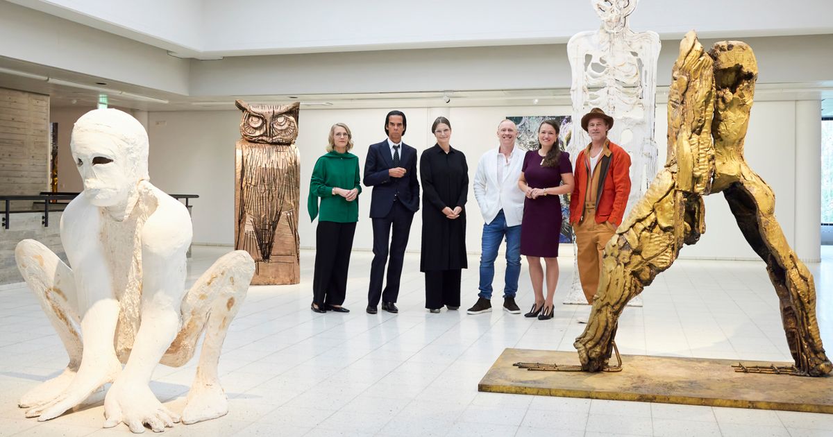 Brad Pitt și-a făcut debutul ca sculptor într-o expoziție în Finlanda