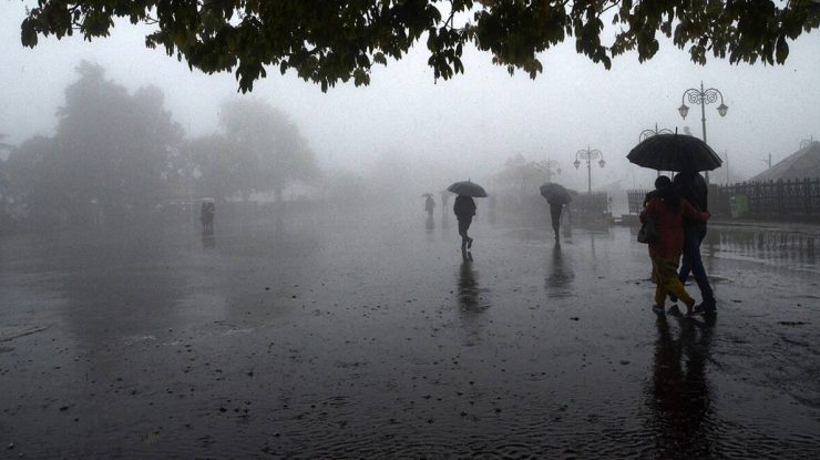 ANM a emis cod galben de ploaie, lapoviță și ninsoare pentru mai multe regiuni din țară. Cum va fi vremea la munte