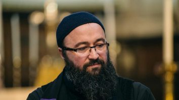 Preotul Visarion Alexa a fost suspendat, fiind reţinut într-un dosar de agresiune sexuală