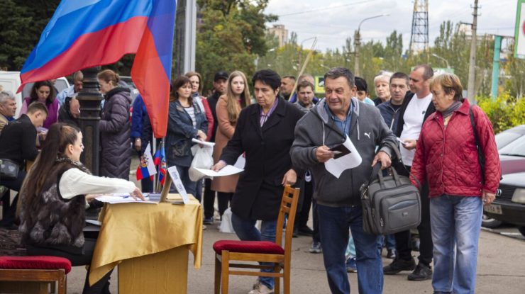 Ucrainenii implicați în referendumurile susținute de Rusia riscă acuzații de trădare și pedepse cu închisoarea