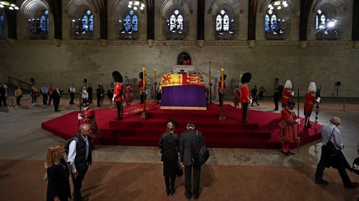 Liderii mondiali se îndreaptă spre Londra pentru funeraliile Reginei Elisabeta a II-a