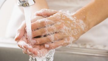STUDIU. Să nu-ți usuci corect mâinile ar putea fi mai rău decât să nu le speli deloc