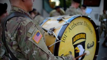 Divizia 101 Aeropurtată se află la baza Mihail Kogălniceanu, pregatită să intervină în războiul din Ucraina