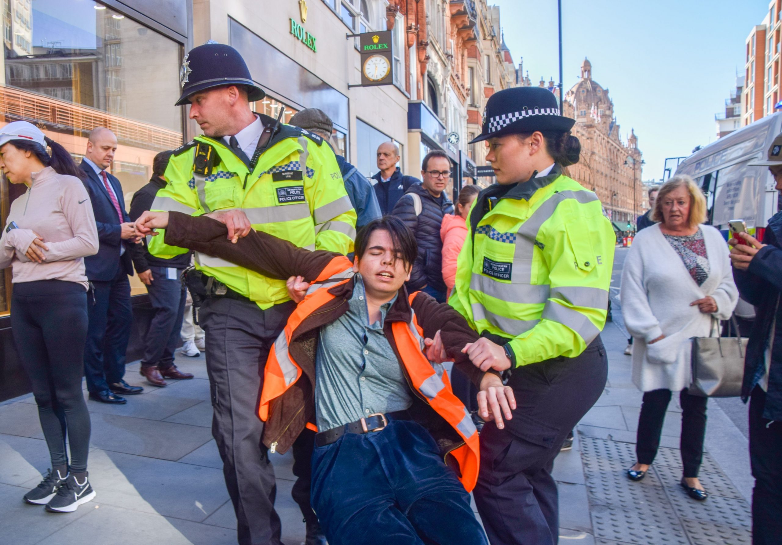 VIDEO. Activiștii „Just Stop Oil” au luat în vizor tabloul „Girl with a Pearl Earring” de Vermeer