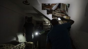 O stâncă „uriașă”  a căzut peste un hotel din Creta. O persoană a murit