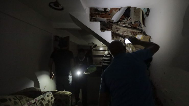 O stâncă „uriașă”  a căzut peste un hotel din Creta. O persoană a murit