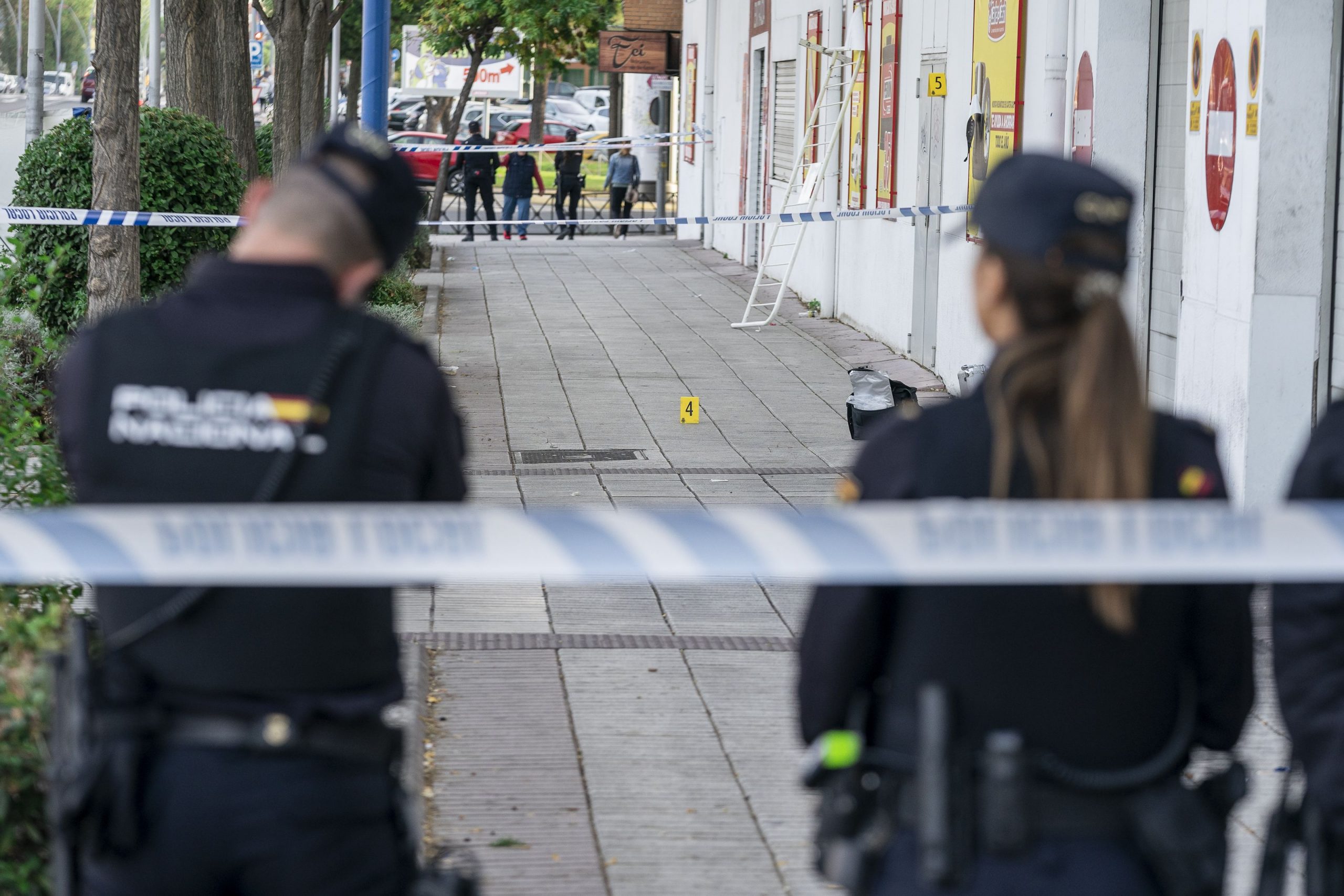 Cinci persoane, printre care un polițist, au fost ucise într-un atac armat în Carolina de Nord