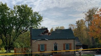 Un avion de luptă rusesc s-a prăbuşit duminică peste o clădire rezidenţială din oraşul siberian Irkutsk, iar cei doi piloţi au decedat, au anunţat autorităţile.