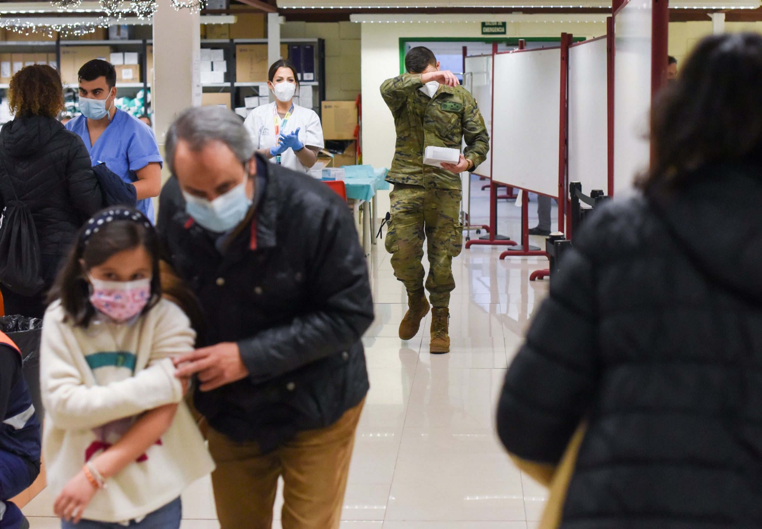 STUDIU. COVID-19 de lungă durată la 12 luni persistă şi la 18 luni
