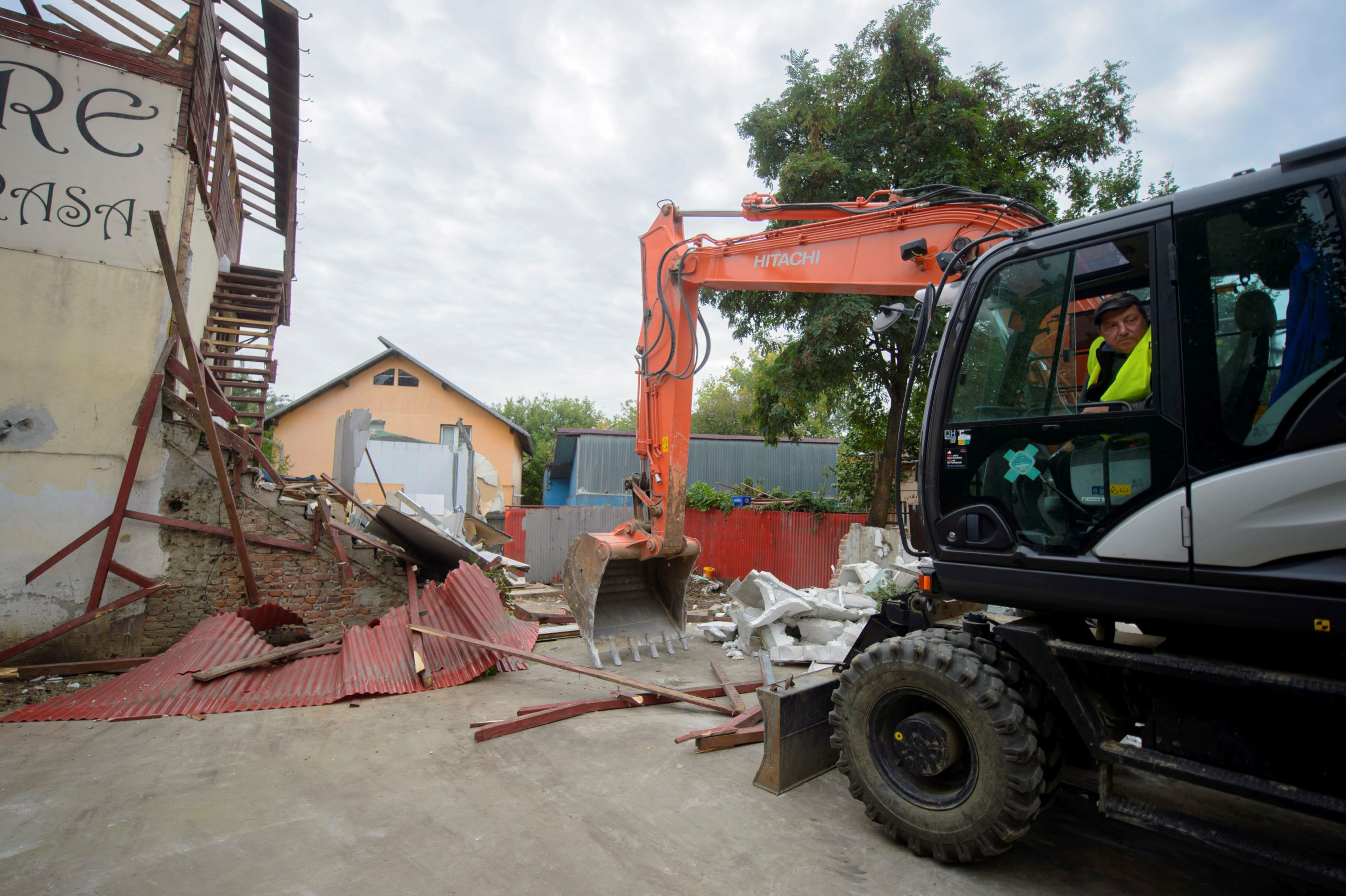 INS: Scădere a numărului de autorizaţii de construire pentru clădiri rezidenţiale, în primele nouă luni