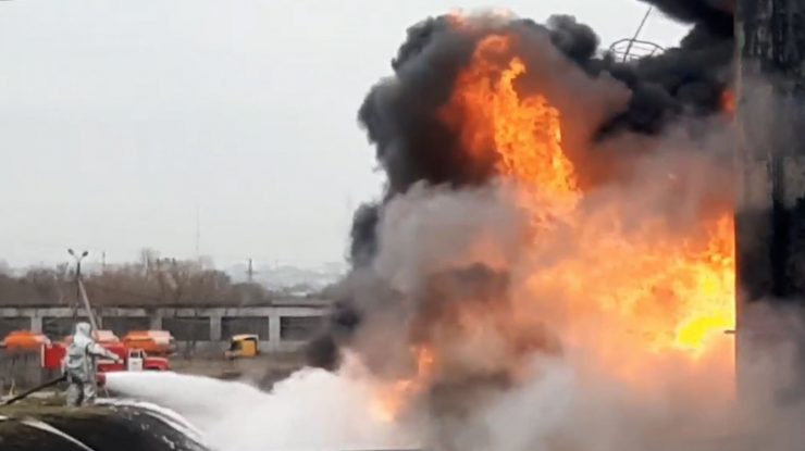 Rusia susține că a distrus un depozit din Ucraina cu 100.000 de tone de combustibil