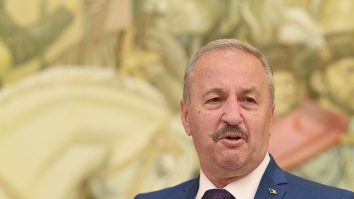 Vasile Dîncu a demisionat din funcţia de ministru al Apărării Naţionale