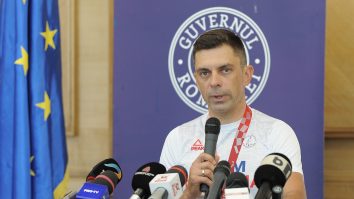Ministrul Sportului, mesaj de susținere pentru Halep: „Suntem alături de Simona. Sperăm să se clarifice cât mai curând această situaţie” 