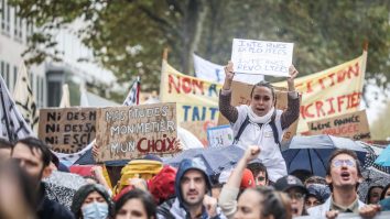 Franţa: Zeci de mii de oameni au protestat în Paris faţă de creşterea preţurilor