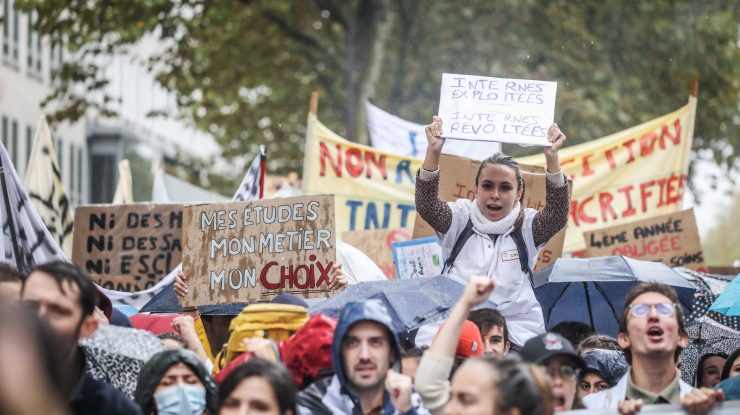 Franţa: Zeci de mii de oameni au protestat în Paris faţă de creşterea preţurilor