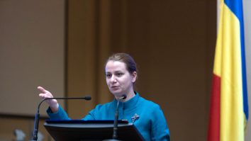 Ministerul Educaţiei: Bursele școlare pentru elevi întârzie, deși banii au fost transferați