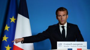 Preşedintele francez Emmanuel Macron crede că există o şansă de pace în Ucraina, chiar dacă Rusia a avertizat că conflictul din această ţară ar putea escalada.