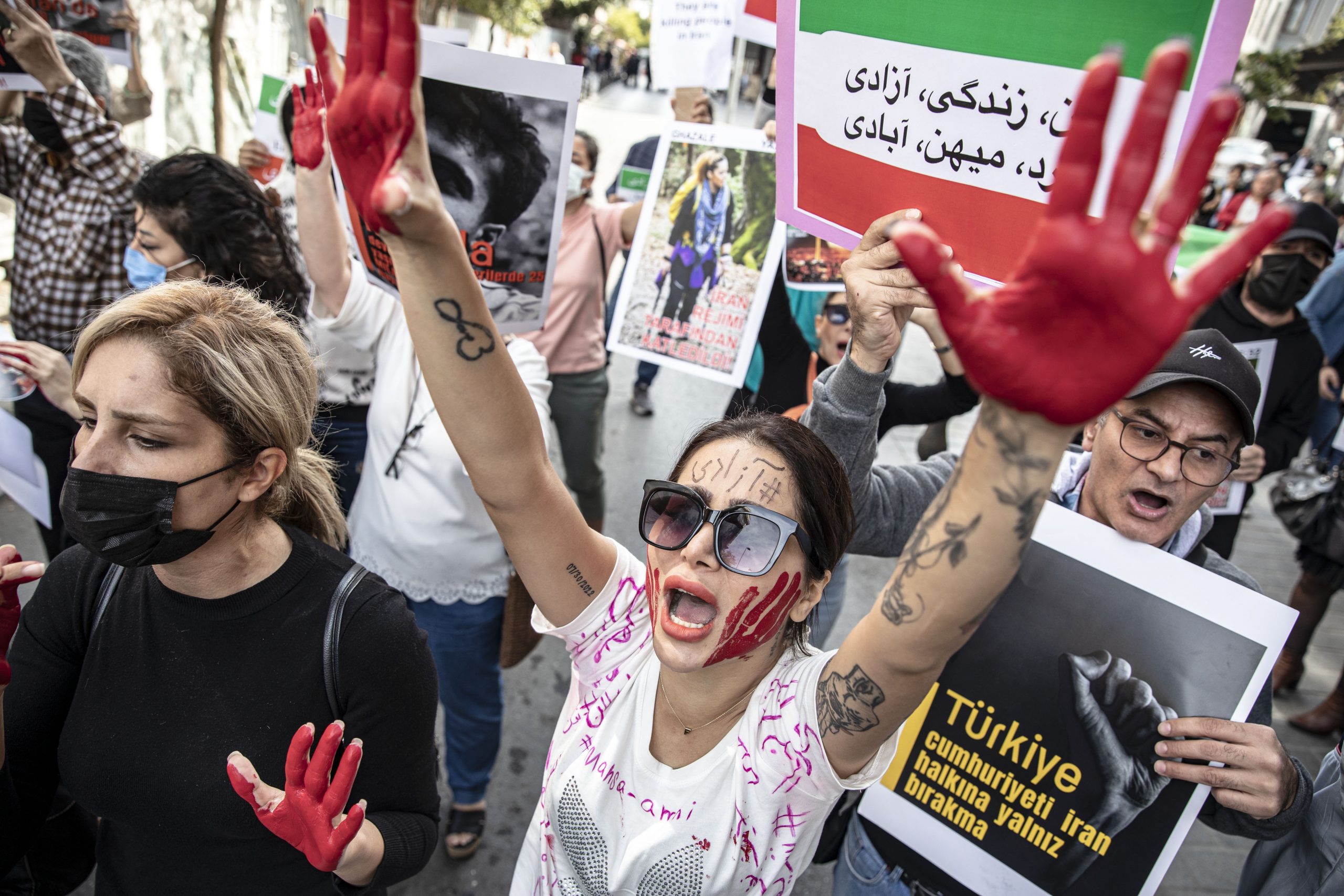 Zeci de copii au fost uciși în revoltele din Iran de la începutul protestelor
