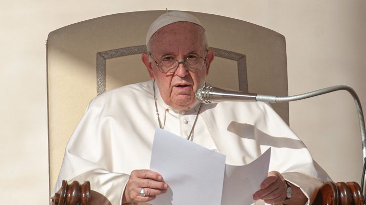 Papa Francisc, după naufragiul migranţilor din Italia: „Opriţi traficanţii de persoane”