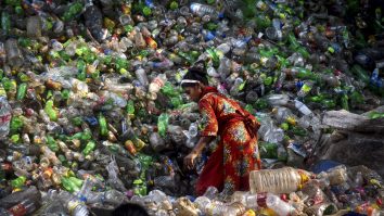 RAPORT. Reciclarea plasticului rămâne un „mit”