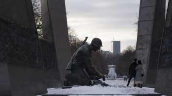 Polonia demolează monumente dedicate Armatei Roșii: Sovieticii au adus o nouă sclavie, nu libertate