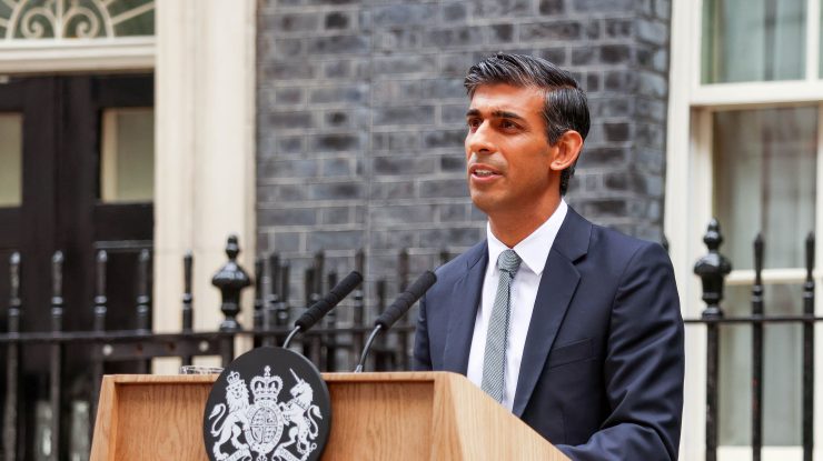Rishi Sunak şi familia sa se vor stabili în 10 Downing Street, a anunţat miercuri Downing Street.