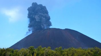 Un vulcan uriaș adormit de 800 de ani