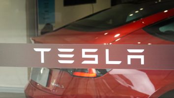 Tesla reduce preţurile vehiculelor în Europa şi SUA pentru a stimula cererea de vehicule